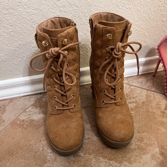 Camel color combat boot heels from Guess - Picture 2 of 3